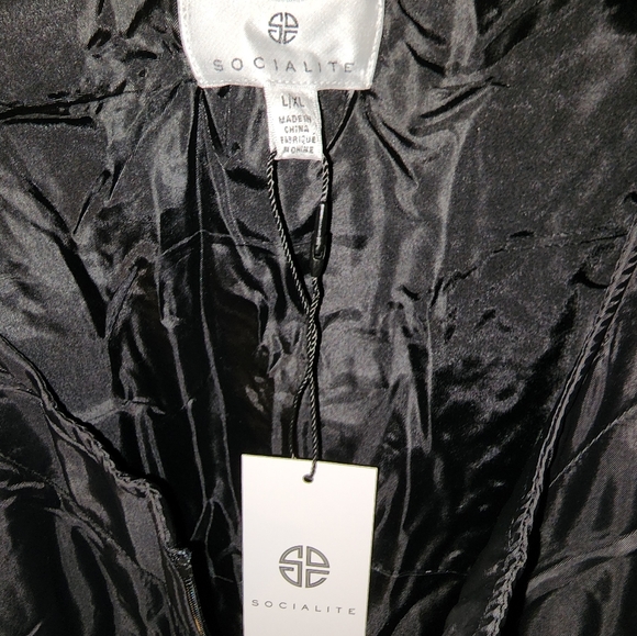 Black Socialite Vest - FabFitFun - Picture 3 of 3